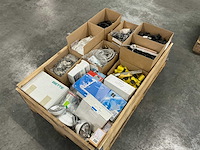 Diverse installatiematerialen - afbeelding 1 van  7