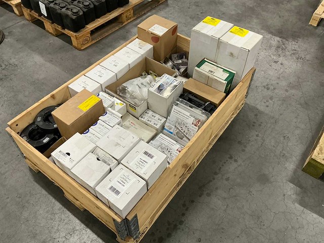 Diverse installatiematerialen - afbeelding 1 van  13