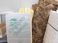 Diverse isolatie materialen w.o. glaswol en tempex. - afbeelding 2 van  3