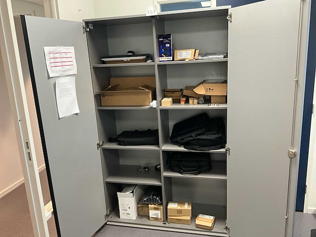 Diverse it-items - afbeelding 1 van  13