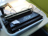 Diverse it materialen w.o. toetsenborden, muizen, joystick en laptop verhogers. - afbeelding 2 van  3