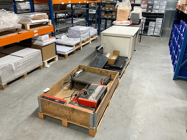 Diverse items - afbeelding 1 van  5