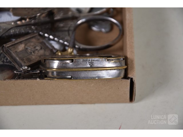 Diverse items - afbeelding 2 van  12