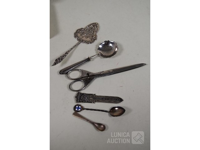 Diverse items - afbeelding 6 van  12