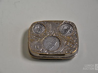 Diverse items - afbeelding 11 van  12