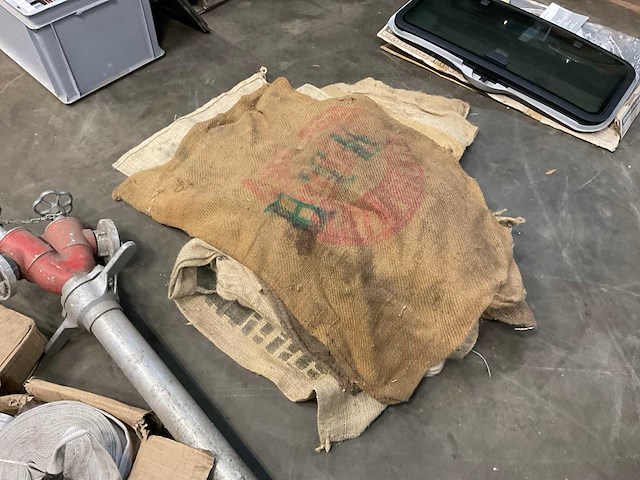 Diverse jutezakken (25x) - afbeelding 1 van  4