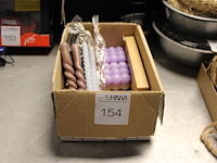 Diverse kaarsen in doos. - afbeelding 1 van  2