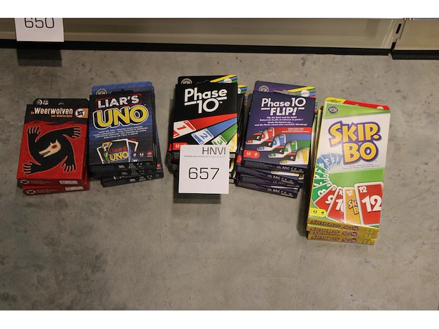 Diverse kaartspellen w.o. skip bo, phase 10 en uno, 18 stuks. - afbeelding 1 van  2