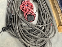 Diverse kabel en krachtstroomstekkers - afbeelding 2 van  4
