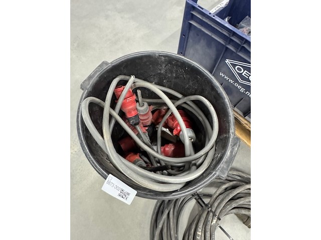 Diverse kabel en krachtstroomstekkers - afbeelding 4 van  4