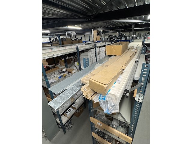 Diverse kabelgoten en ijzerwerk - afbeelding 3 van  4