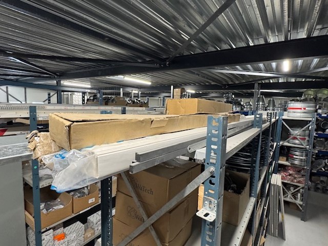 Diverse kabelgoten en ijzerwerk - afbeelding 4 van  4