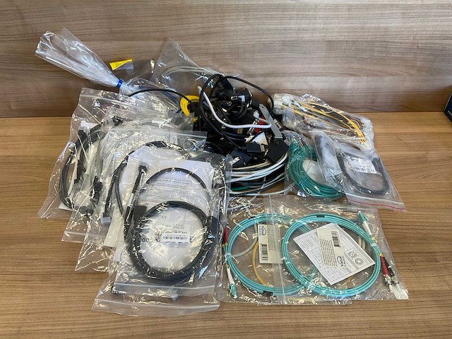 Diverse kabels & connectors - afbeelding 1 van  4