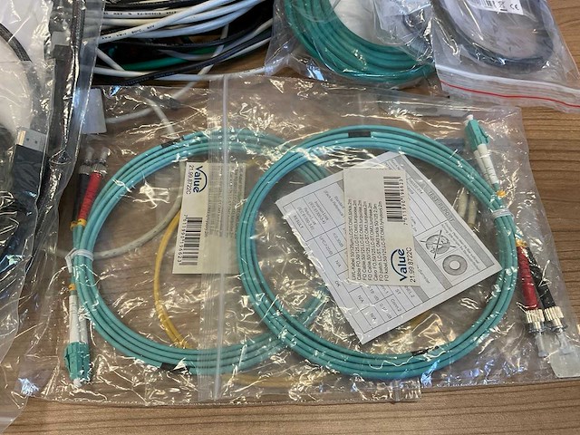Diverse kabels & connectors - afbeelding 2 van  4