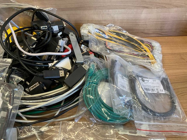 Diverse kabels & connectors - afbeelding 3 van  4