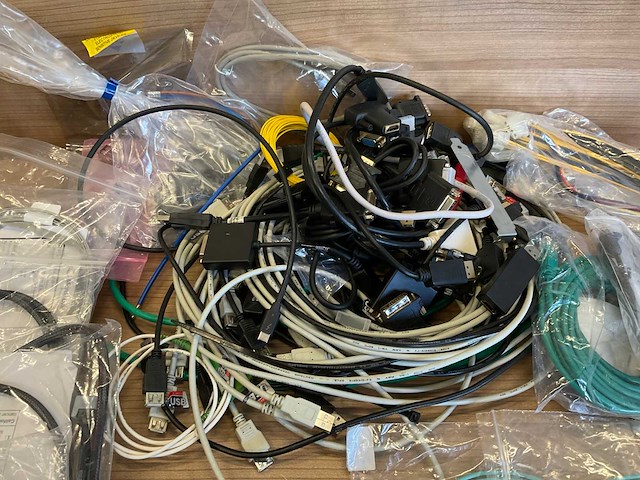 Diverse kabels & connectors - afbeelding 4 van  4