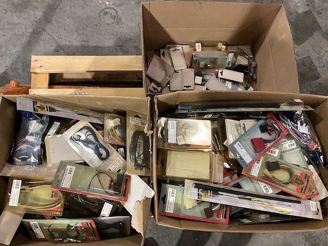 Diverse kabels en adapters - afbeelding 1 van  5