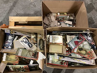 Diverse kabels en adapters