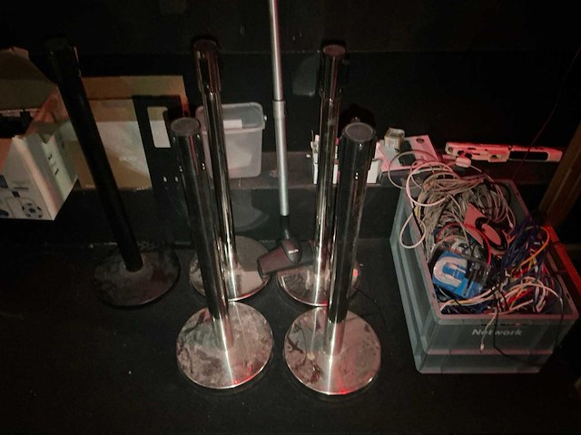 Diverse kabels, verlichting en it goederen - afbeelding 2 van  10