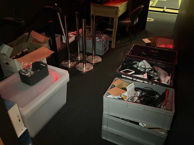 Diverse kabels, verlichting en it goederen - afbeelding 1 van  10