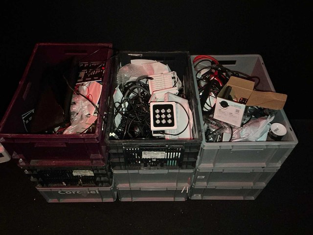 Diverse kabels, verlichting en it goederen - afbeelding 4 van  10