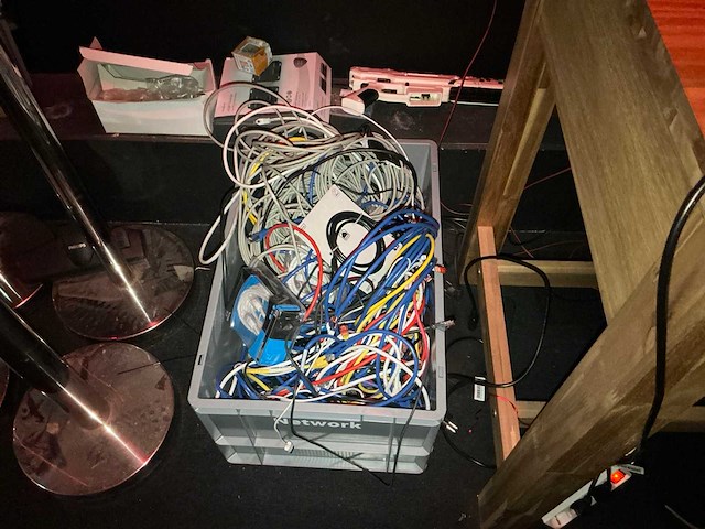 Diverse kabels, verlichting en it goederen - afbeelding 8 van  10