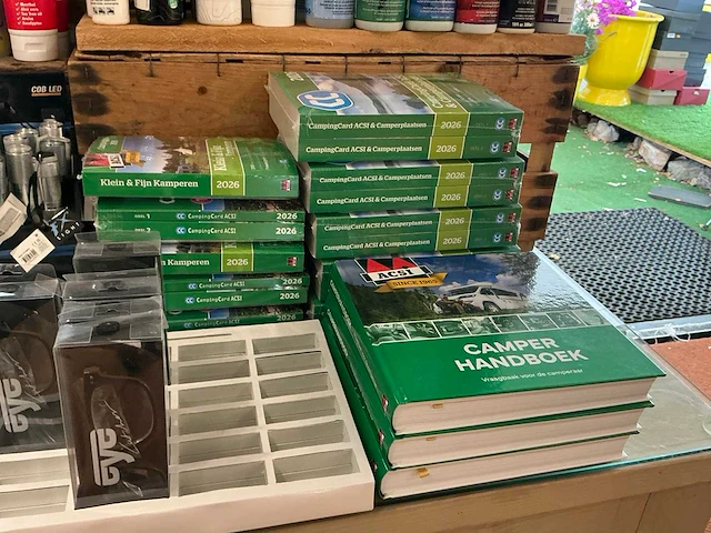 Diverse kampeertoebehoren - afbeelding 6 van  24