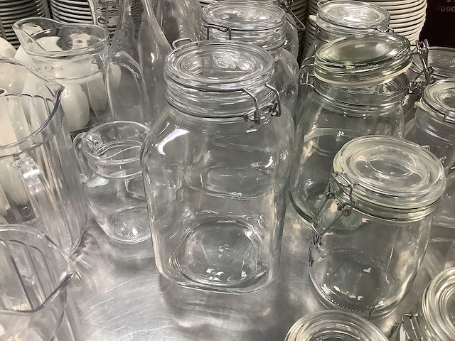 Diverse kannen en potten - afbeelding 1 van  3