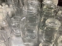 Diverse kannen en potten - afbeelding 1 van  3