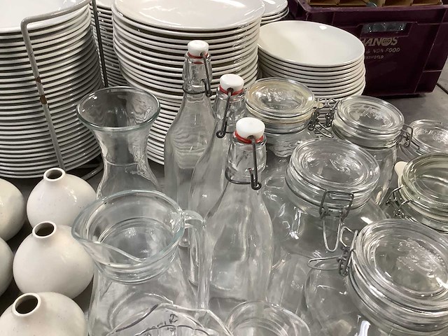 Diverse kannen en potten - afbeelding 2 van  3