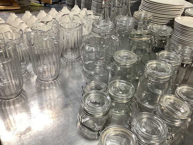 Diverse kannen en potten - afbeelding 3 van  3