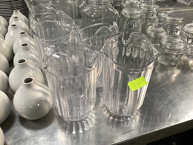Diverse kannen en potten - afbeelding 2 van  6