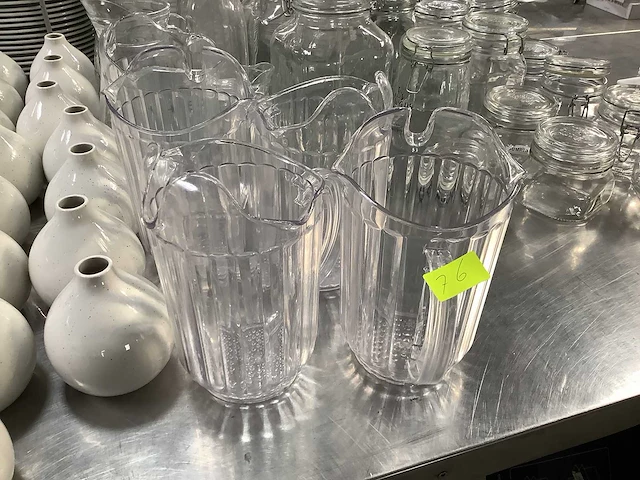 Diverse kannen en potten - afbeelding 2 van  6
