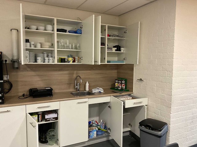 Diverse kantine-inventaris - afbeelding 1 van  12