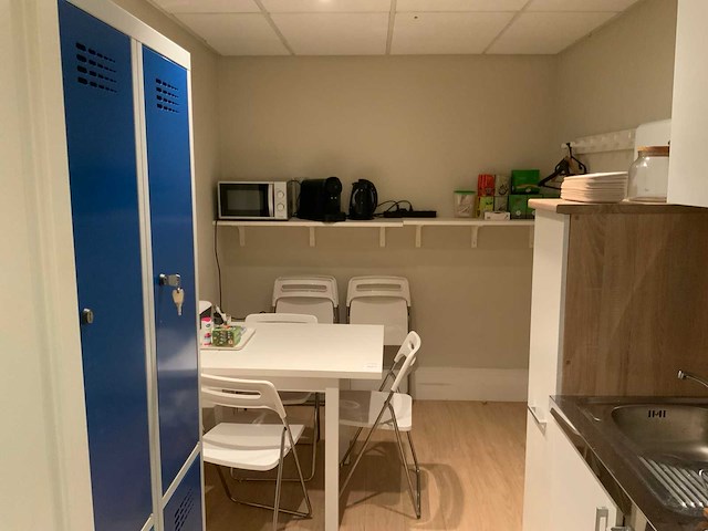 Diverse kantine-inventaris - afbeelding 1 van  13