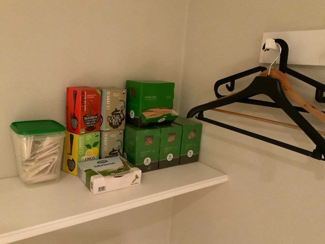 Diverse kantine-inventaris - afbeelding 11 van  13