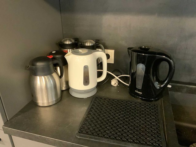 Diverse kantine-inventaris - afbeelding 18 van  20