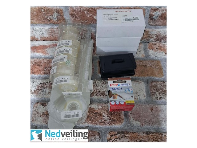 Diverse kantoor accessoires o.a. plakbandrollers en perforators - afbeelding 3 van  3