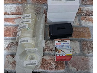 Diverse kantoor accessoires o.a. plakbandrollers en perforators - afbeelding 3 van  3