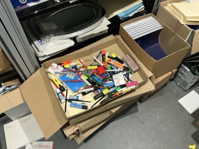 Diverse kantoor artikelen - afbeelding 10 van  11
