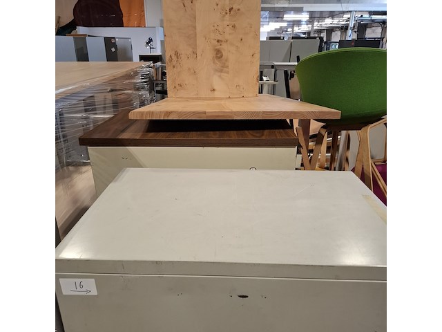 Diverse kantoor inventaris - afbeelding 2 van  13