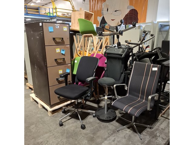 Diverse kantoor inventaris - afbeelding 12 van  13