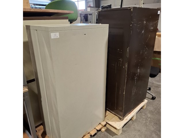 Diverse kantoor inventaris - afbeelding 13 van  13