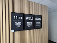 Diverse kantoor items - afbeelding 1 van  8