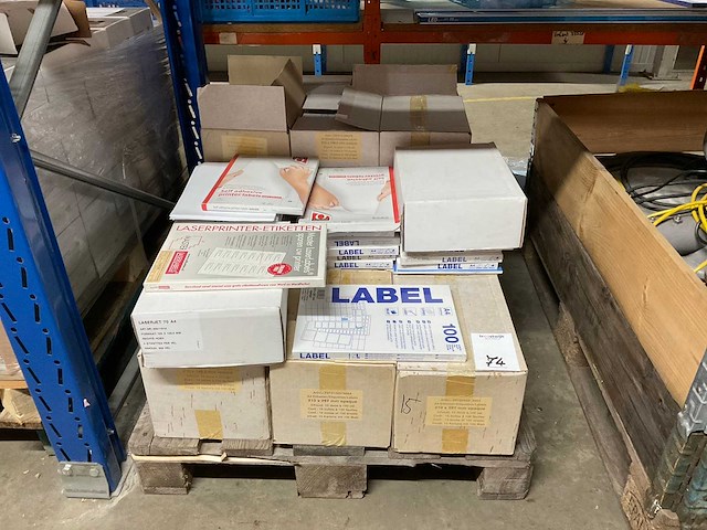 Diverse kantoorartikelen - afbeelding 1 van  4