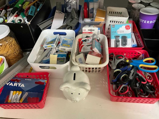 Diverse kantoorartikelen - afbeelding 3 van  14