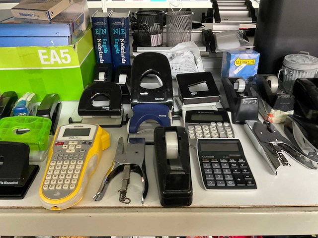 Diverse kantoorartikelen - afbeelding 14 van  14