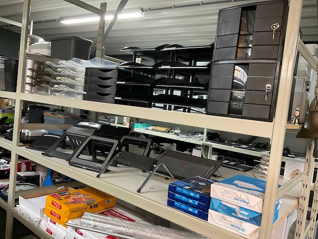 Diverse kantoorartikelen - afbeelding 1 van  17