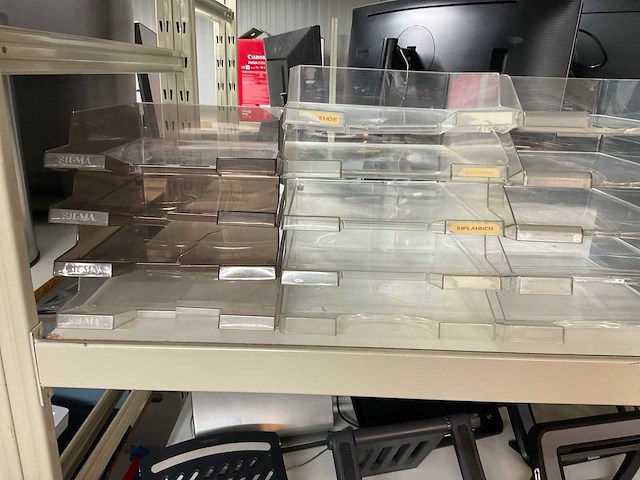 Diverse kantoorartikelen - afbeelding 12 van  17