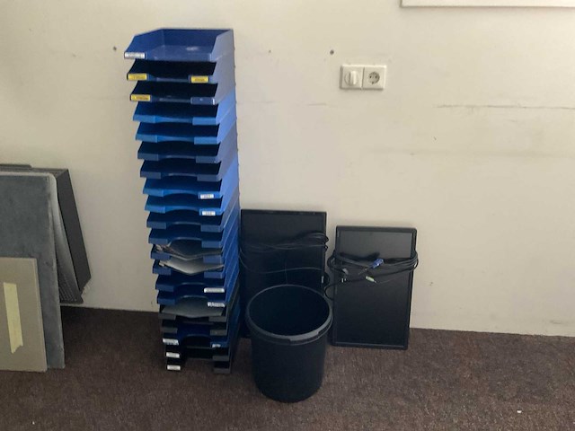 Diverse kantoorartikelen - afbeelding 1 van  3